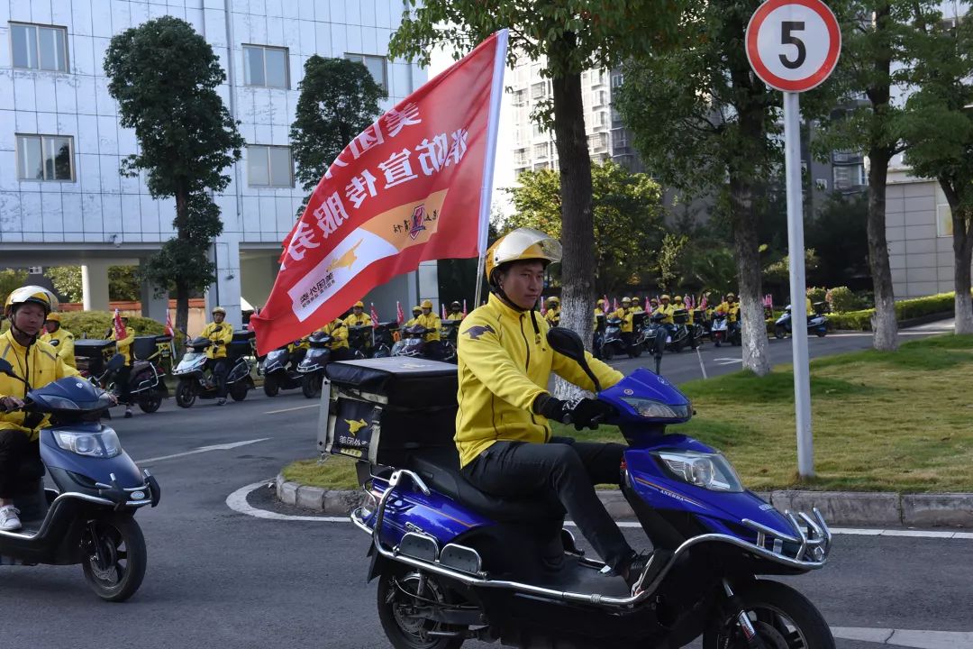 每名消防志愿者都会成为"消防监督员,消防宣传员",美团骑手利用送餐