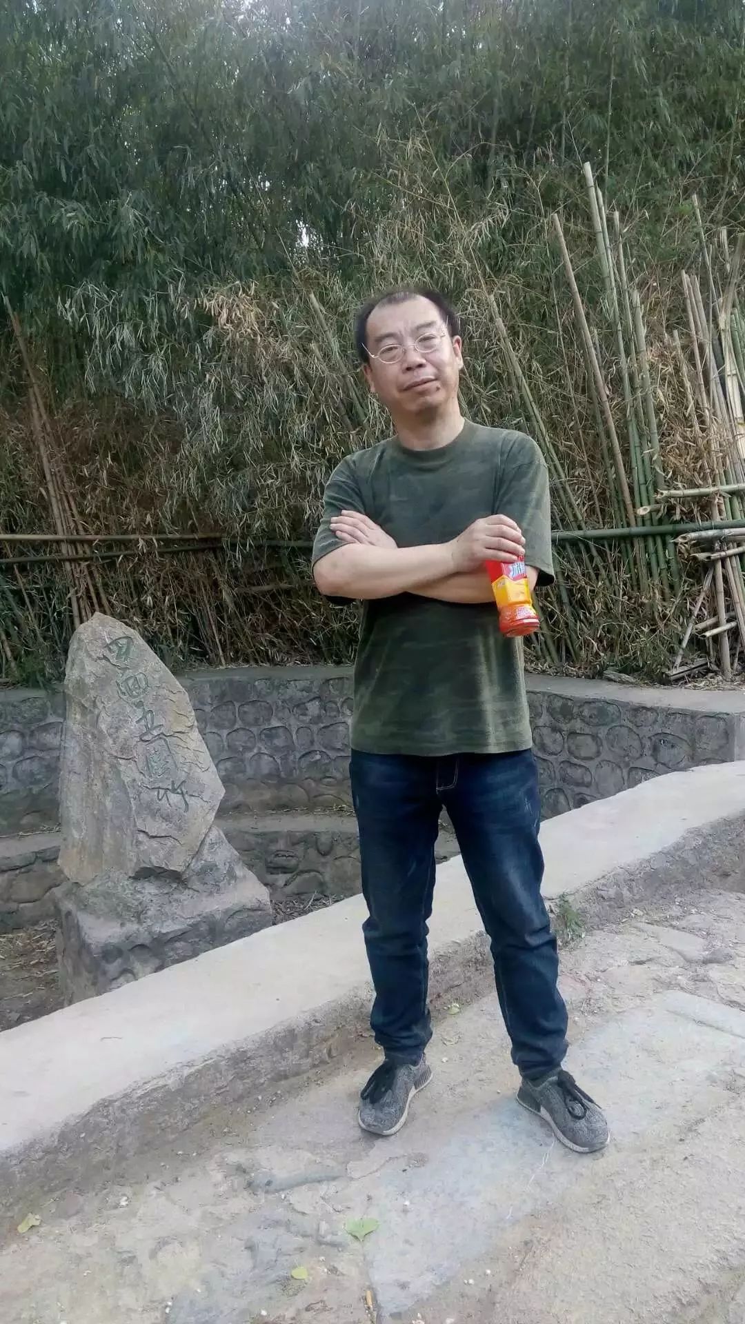 唐明,著名作家,学者,诗人,画家,艺术评论家,历史学家.