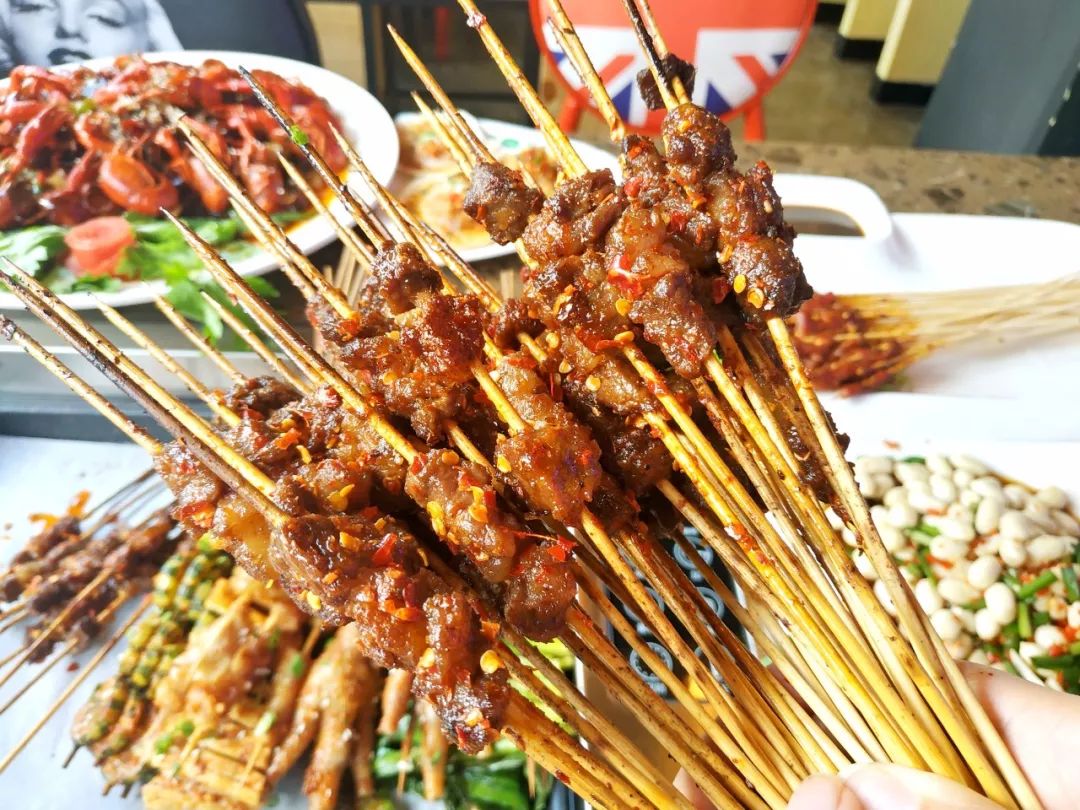 烧烤圈牛肉生串别具一番风味的美食烤牛肉串的制作配方