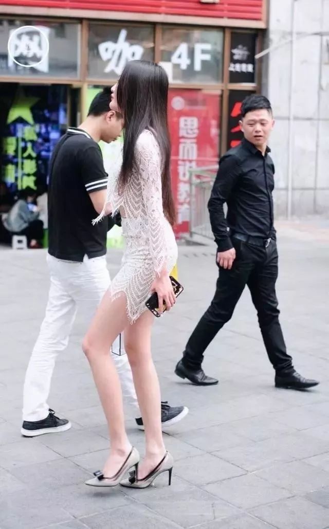 为什么女厕所的队伍总是排的老长?今天终于知道真相了