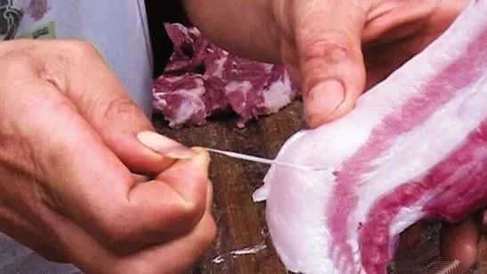 猪肉里发现"虫子"?记者开始调查了…真相竟然是.