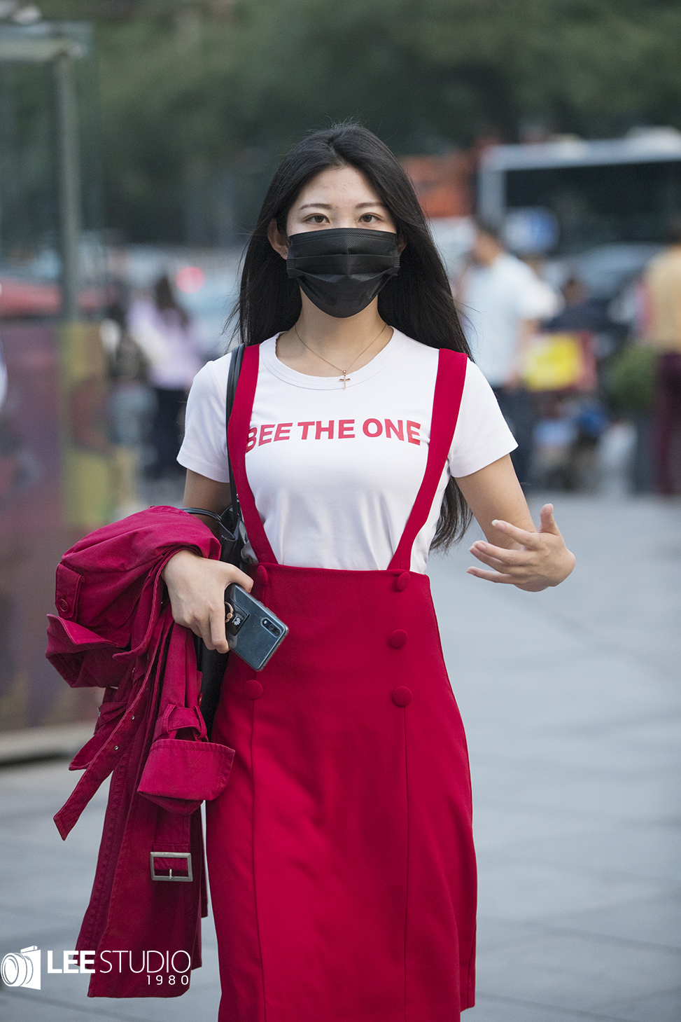 街拍;是因为自己太美,你才戴口罩吗?