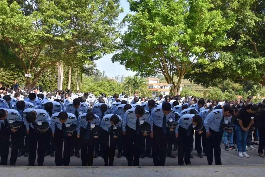 陈警官,我们为你送别,一路走好!_陈洁