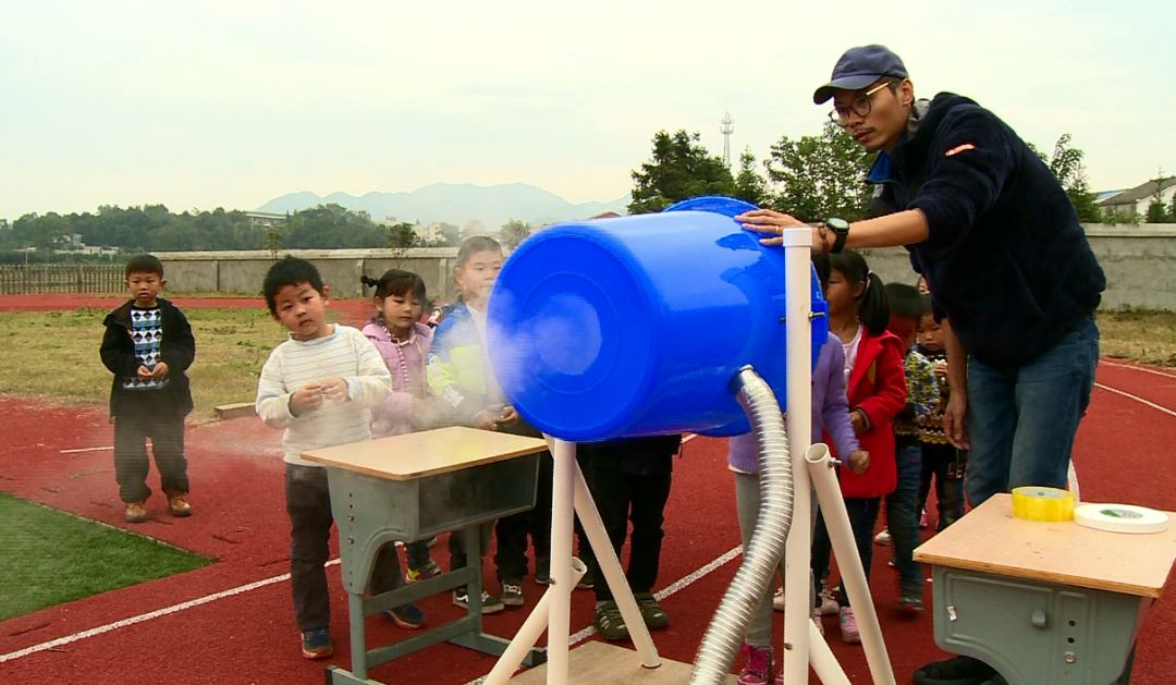 科普知识进校园 趣味科学吸引了众多"萌"孩子