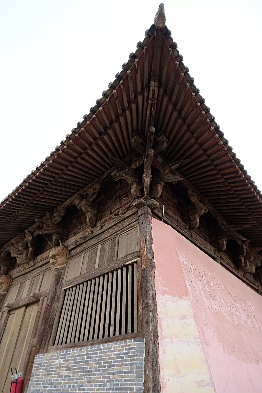 延庆寺的斗拱,古建筑优美的曲线,是在细节处生成的.8洪福寺.