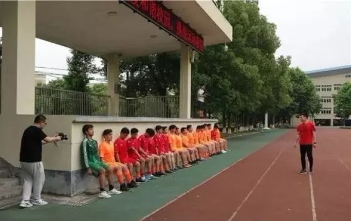 全国仅六人汤溪中学蒋凯荣获首届我是体育教师奖章为他的体育情怀点赞