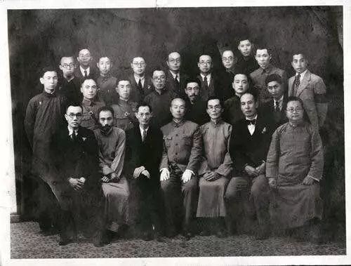 此后,全校师生继续西迁,于1938年4月在昆明更名为国立西南联合大学.