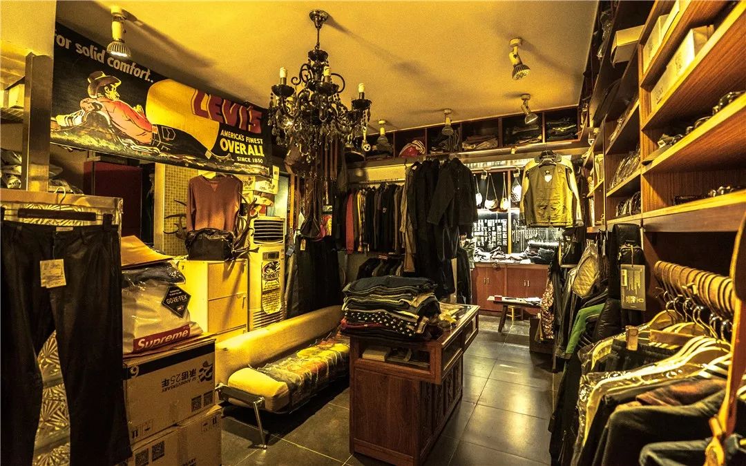 武汉最早的美式复古服装店,在这条街上藏匿了十年