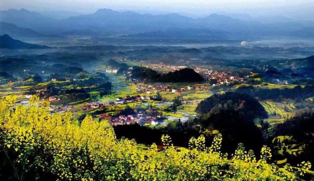 青树镇位于南郑城区以南9公里,地处南湖,红寺湖和大汉山的中心地带