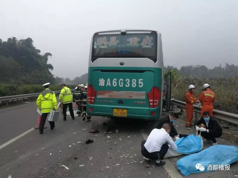 4人轻伤(无生命危险,6人送医院检查的道路交通事故