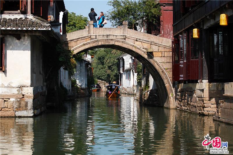 穿越水乡的千年时光,轻声流淌在水巷古桥之上