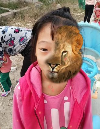 gif爆笑动画:小女孩天生狮子脸