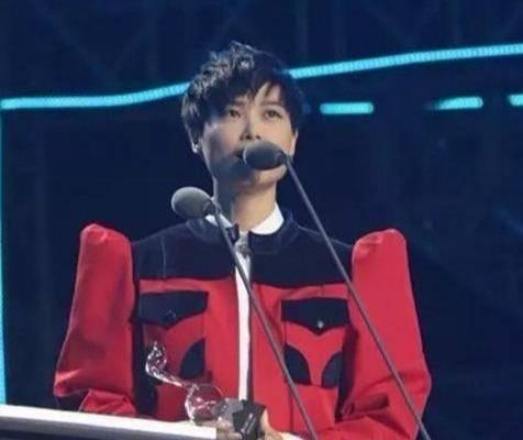 VAVA因差別對待拒領獎、李宇春被叫「男歌手」，混亂頒獎禮何時休 娛樂 第12張