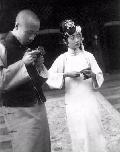 1922年,溥仪和婉容大婚后在宫内的影像.