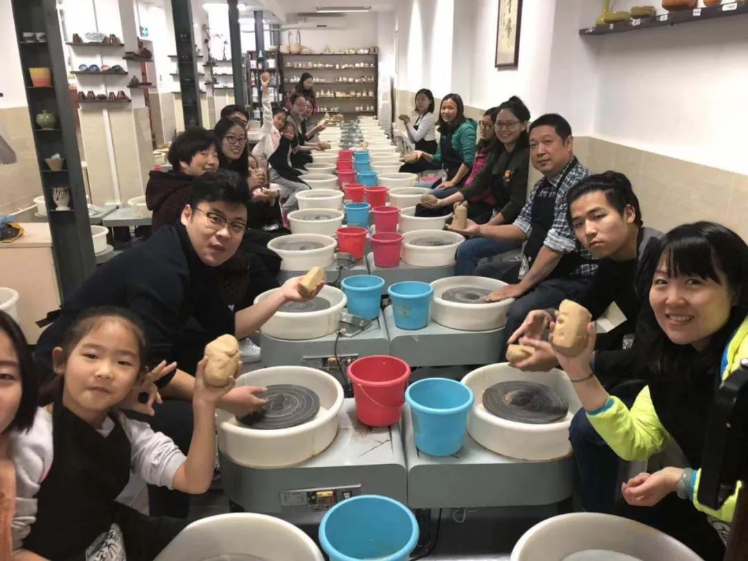 西城支行开展京彩瓷陶艺文化体验活动