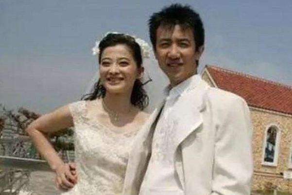 結婚6年丈夫劈腿閨蜜，再婚被丈夫寵上天，43歲傢庭美滿惹人羨慕