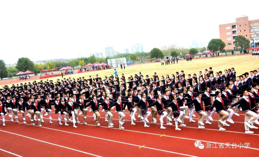 74天小学子参加省中学生田径运动会开幕式表演