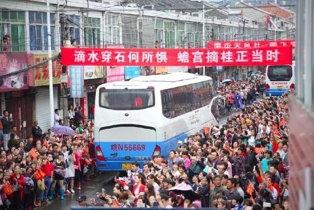 外媒体称中国学生是“幸福感”最低的人？学生的辛酸看着都觉得心疼