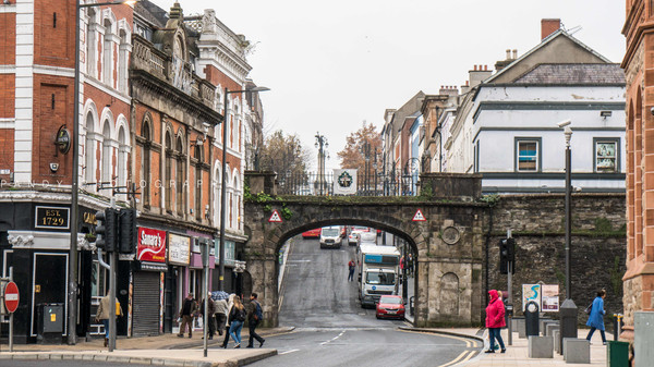 德里城墙(derry city walls 逛德里城的时候,有着400多年历史的老