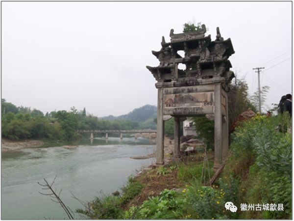 *丰口四面坊坐落在郑村镇郑村村(省保 功名,里门坊,此坊是歙县现存的