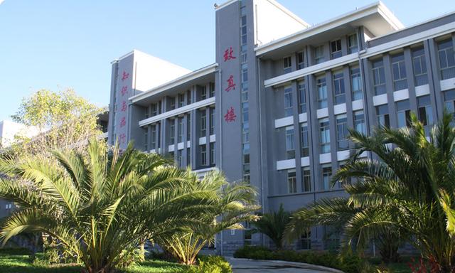 普洱学院前身是创建于1978年12月,云南省批建立的四所高等师范