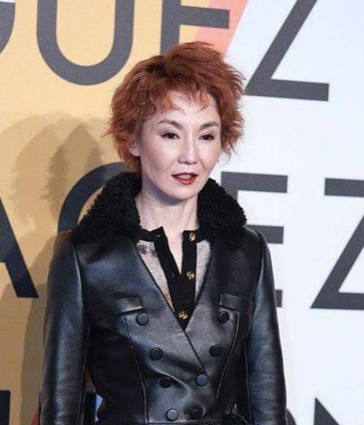 張曼玉頂著一頭紅髮現身活動，54歲的她依然獨身一人 娛樂 第2張