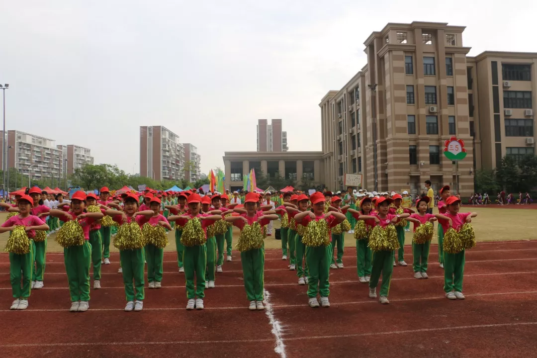 六年(1)班来源:广州市番禺区天誉小学↓↓↓欢迎关注"亚运城家长帮"