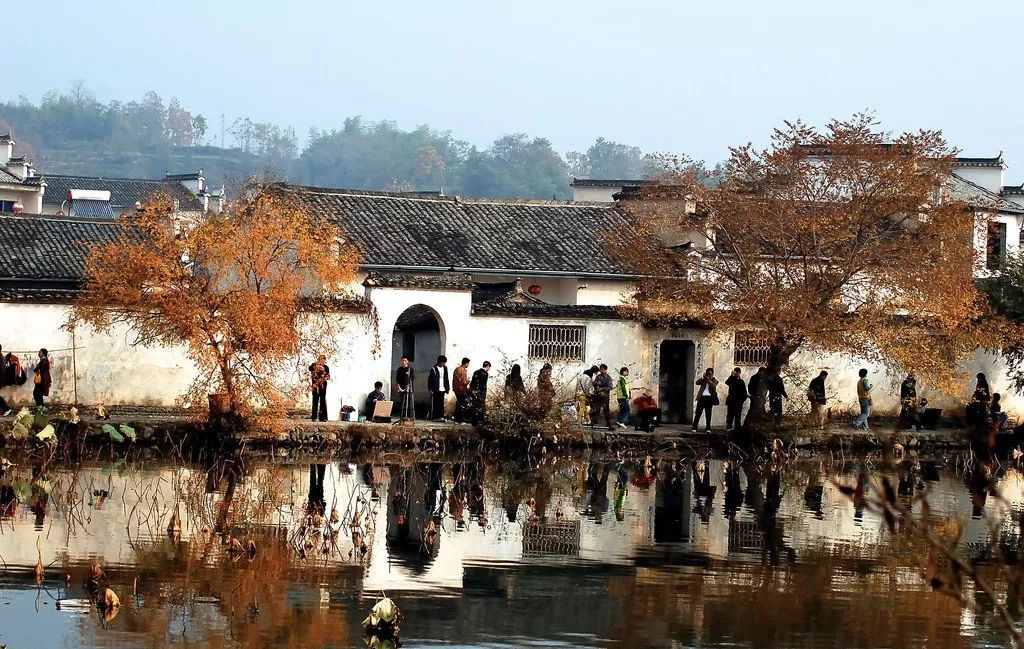 早餐后【游览国家aaaa级景区-新安江滨水旅游区 湖边古村落,游览约