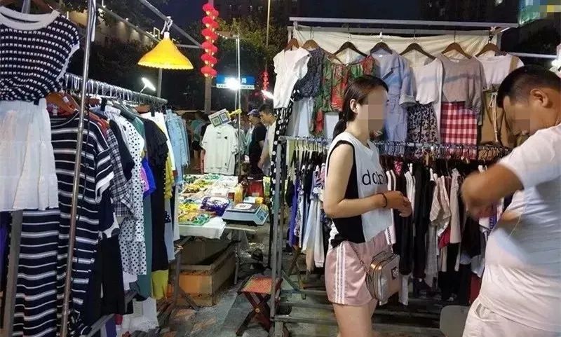 夜市卖内衣挣钱吗_临沂书圣文化城举办首届台湾夜市嘉年华活动(2)