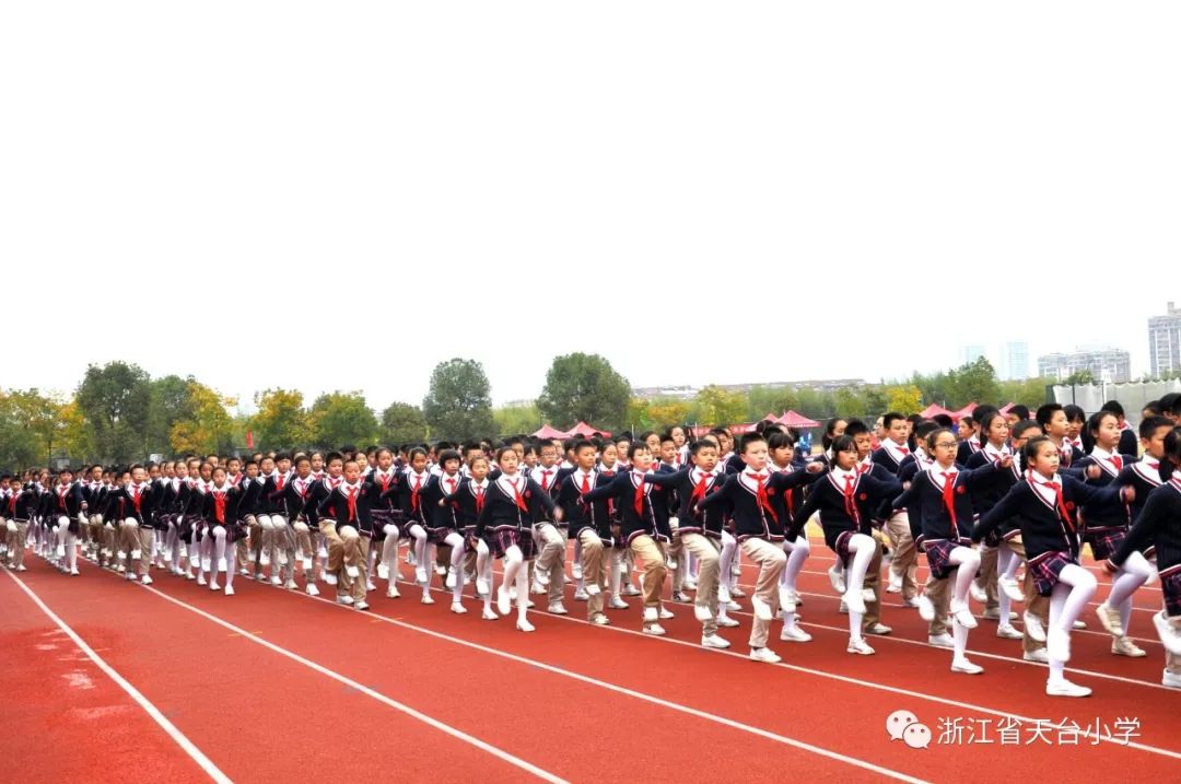 74天小学子参加省中学生田径运动会开幕式表演_动作