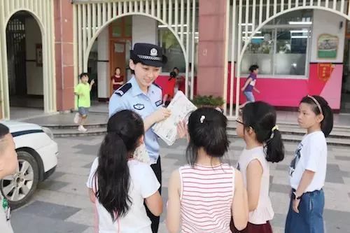 苍南这个女警察要火也太漂亮了