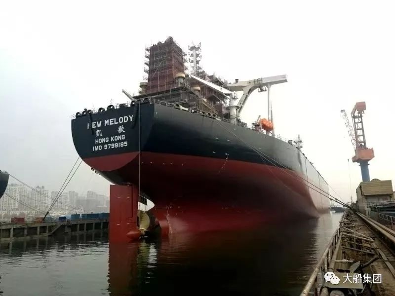 8万吨vlcc 81号船出坞