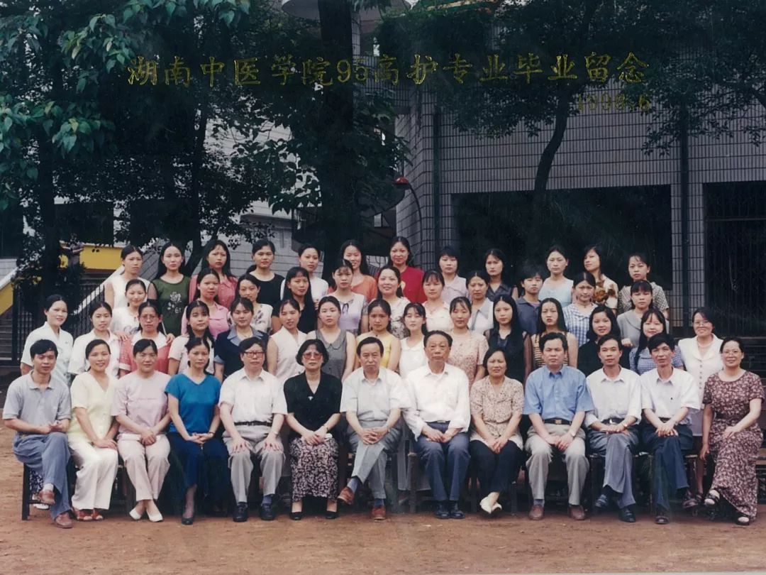 珍藏护理学院1991届2018届毕业照合集