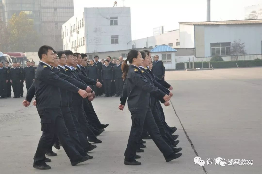 军训一AG旗舰厅睹军训风采(图3)