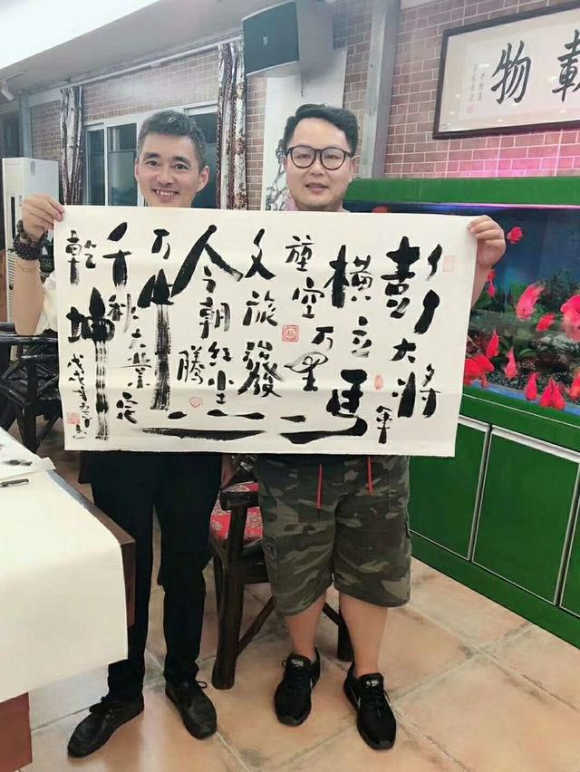 著名书画家杨五平老师于上海参加的全球时尚party及慈善拍卖圆满收官!