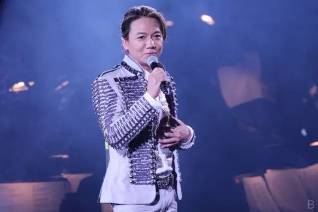 一位香港歌手，最窮時借了三萬元買電子琴，然後寫出了近200首流行曲 娛樂 第17張