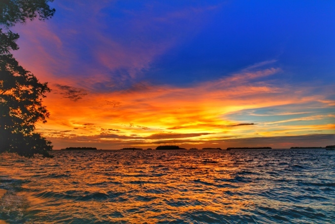 印尼这个天堂般的小岛被当地人称为「潜水天堂」,人少小众景色美