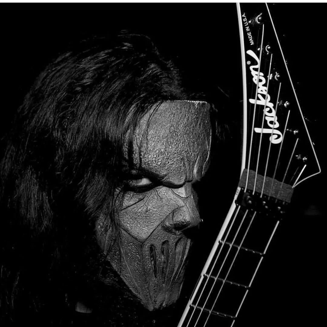 活结乐队 mick thomson jackson soloist了解一下了解gus g.