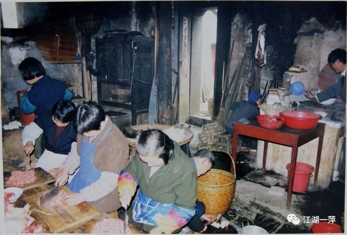 2000年拍摄于长滩村1999年焰祥先生与江平文成奈叹君