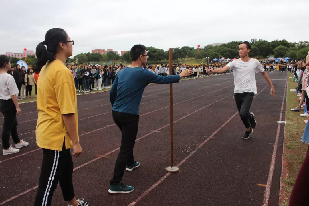 ▽女子4x100m决赛 ▽男女混合60米迎面接力 每一次接力棒的交接 都凝