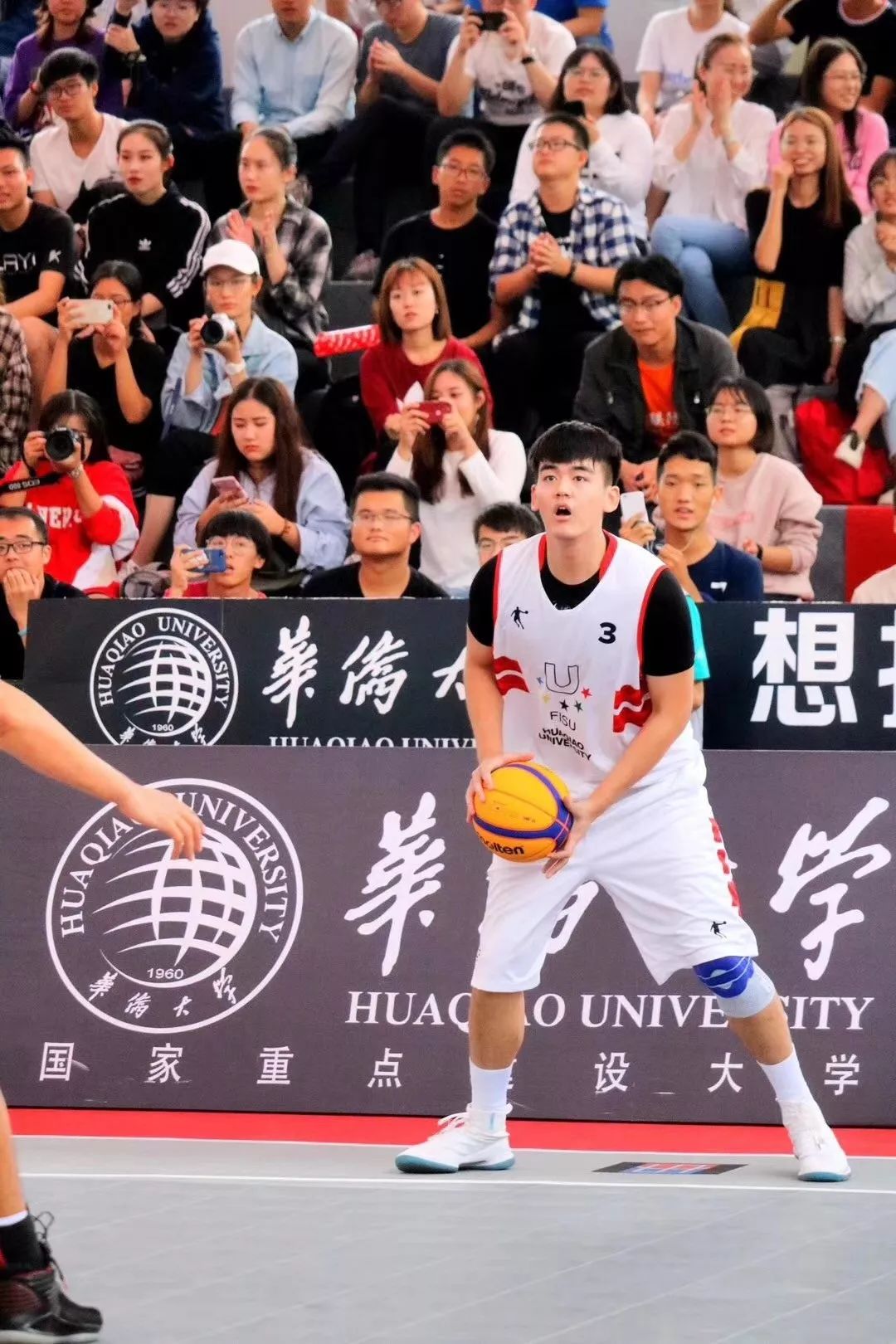 刚刚,华侨大学篮球队拿下了一个世界冠军!