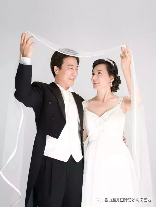 177妈妈的婚纱_动漫婚纱情侣头像(3)