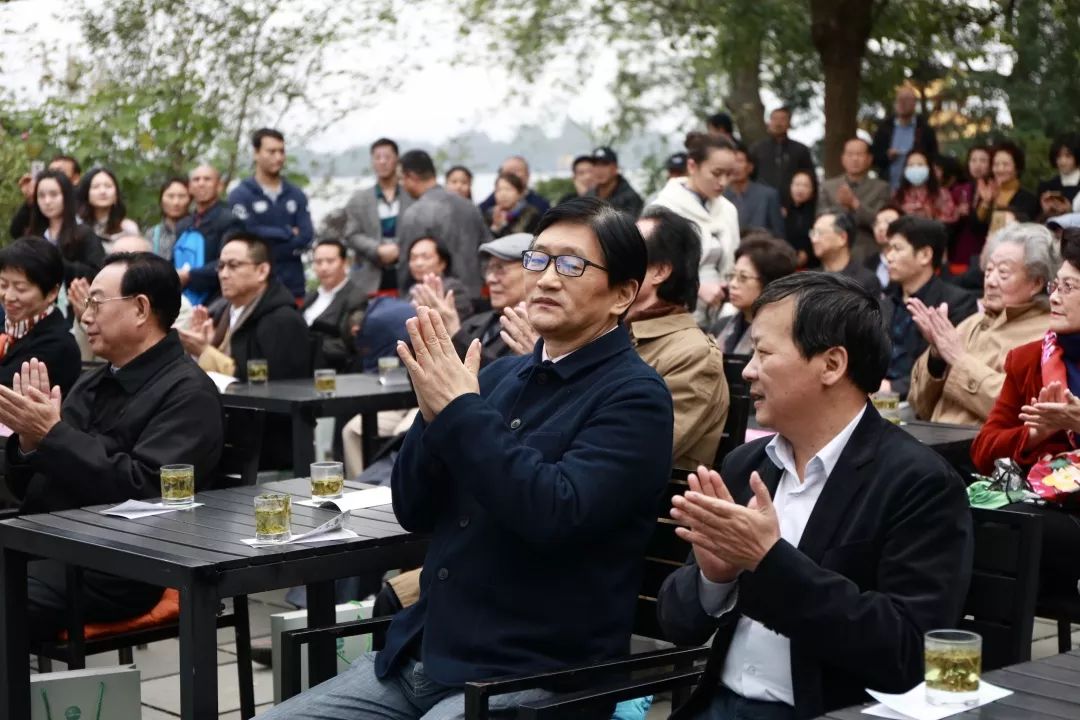 秋色烟雨中我们相约西湖