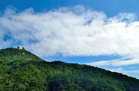 鼓山是福州的城市名片, 素有"八闽第一山"之称 ," 国家级风景名胜"