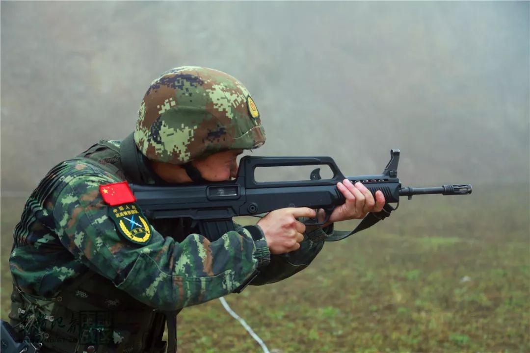 武警六盘水支队:严寒练兵锤炼实战硬功