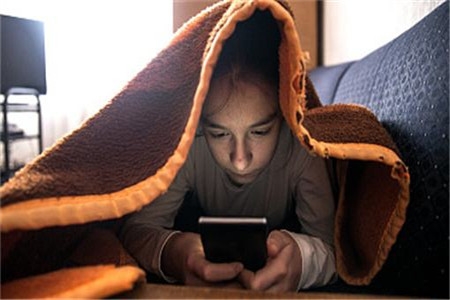 你的孩子有“网瘾”吗？导致高中生“沉迷网络”的本质是什么？
