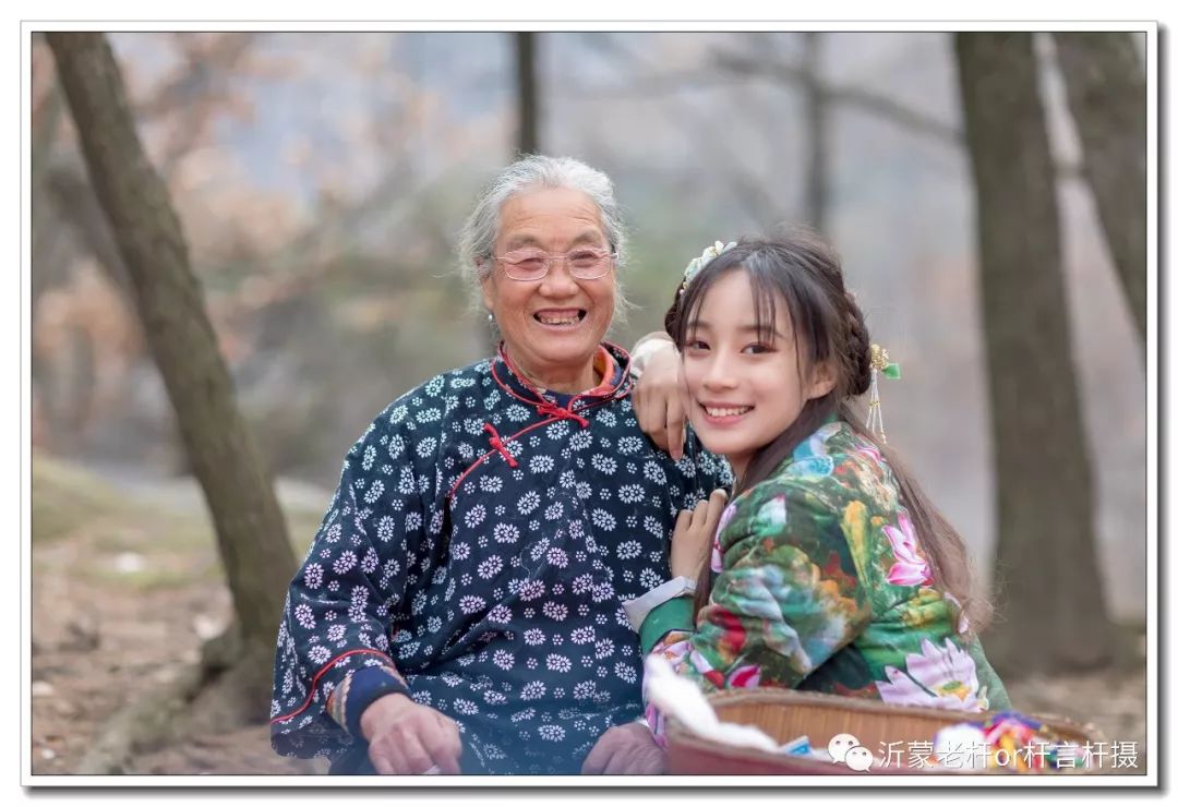 蒙山云蒙走来一群返璞归真的女孩身着沂蒙传统服饰穿越来的吗