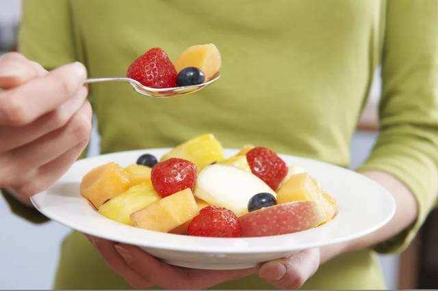 水果應該吃前吃，還是飯後吃？營養師：告訴你最適合的時間 健康 第5張