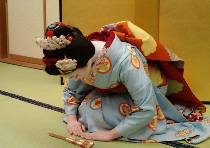 日本女性为何喜欢跪坐?不仅是矮小的原因 还是一种独特的审美观