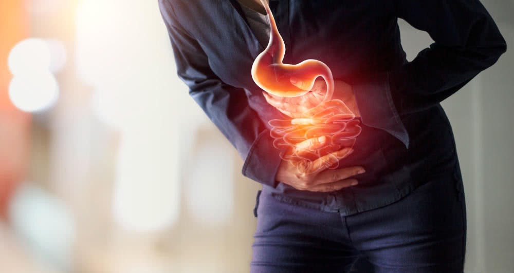 肋骨到肚脐之间疼痛可以考虑 胃肠道痉挛,胃炎或者消化道溃疡,最好